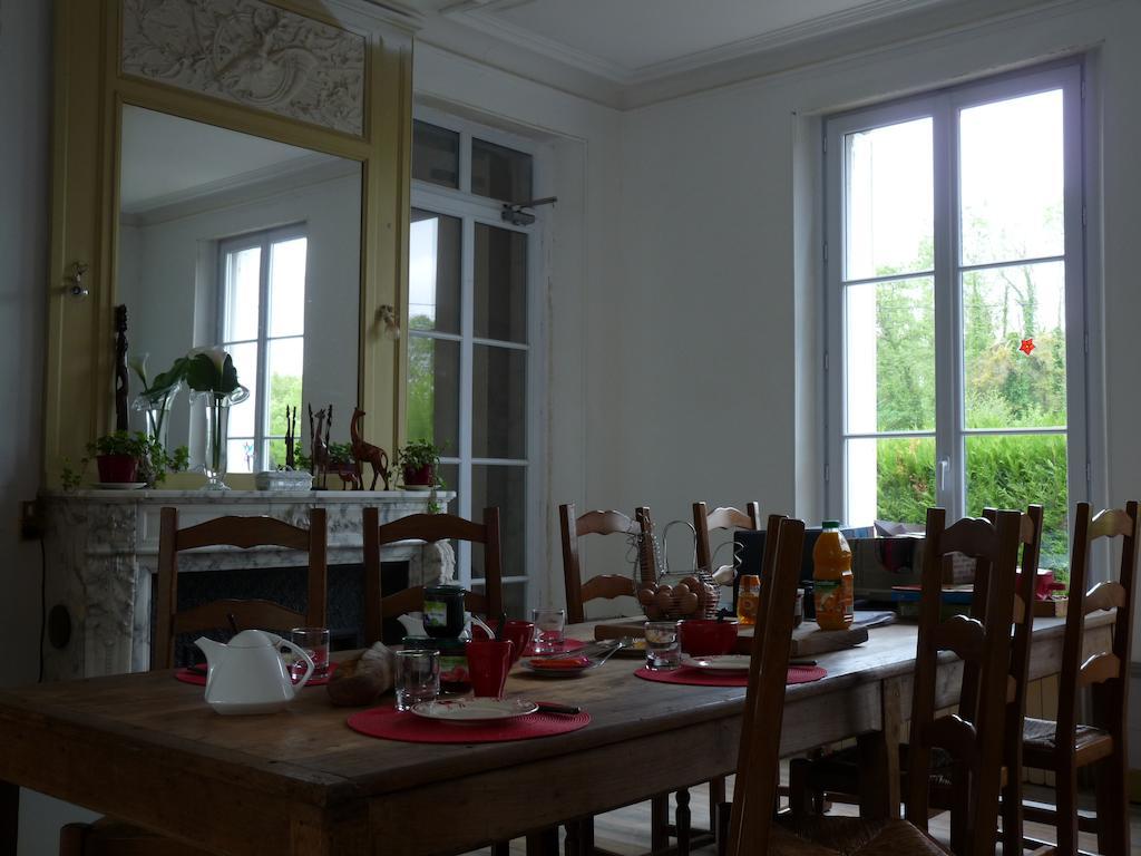 Bed and Breakfast Le Betrot Estissac Exterior foto