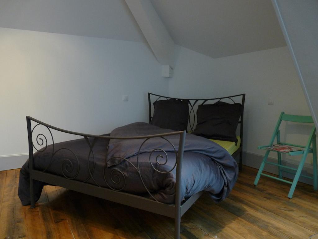 Bed and Breakfast Le Betrot Estissac Habitación foto
